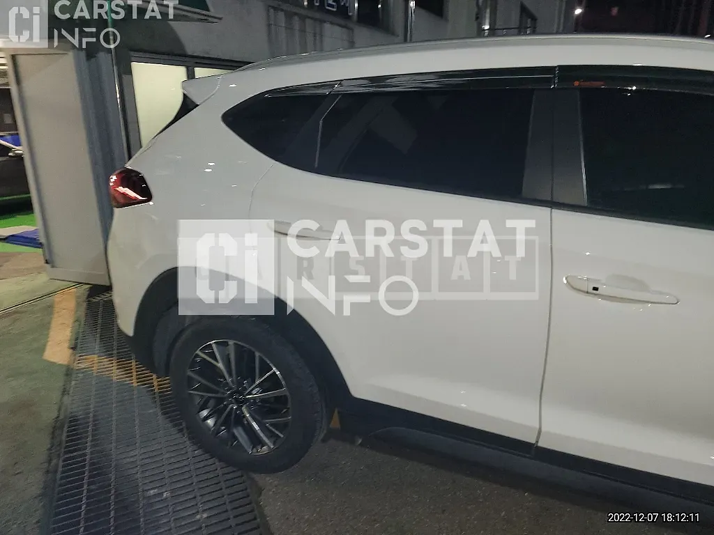 Photo 2 of 16: 2018 Hyundai Tucson 2.0 — Korean insurance auction