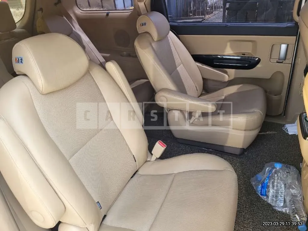 Photo 2 of 19: 2018 Kia Carnival, VIN KNAMC81ABJS411473 — Korean insurance auction