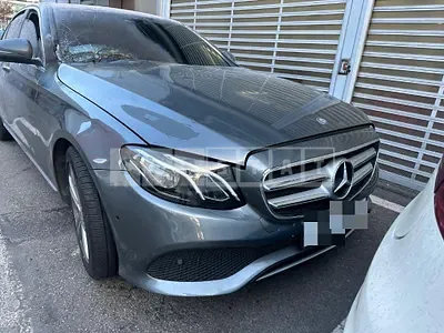 Photo 1 of 12: 2017 Mercedes-Benz E200, VIN WDDZF4CB6HA129561 — Korean insurance auction