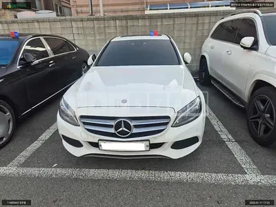 Photo 1 of 12: 2017 Mercedes-Benz C200, VIN WDDWF4CB3HF523038 — Korean insurance auction
