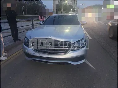 Photo 1 of 15: 2017 Mercedes-Benz E220d 4Matic, VIN WDDZF0FBXHA254115 — Korean insurance auction