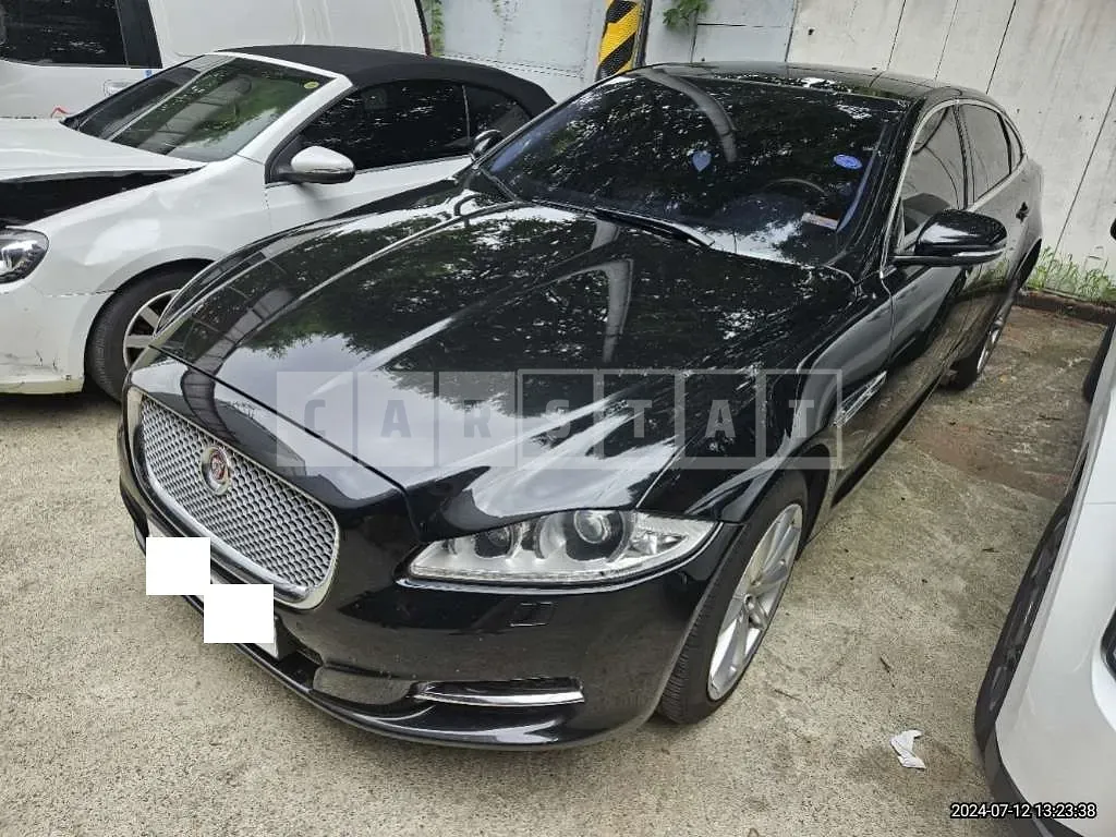 Photo 2 of 10: 2015 Jaguar XJ 3.0d — Korean insurance auction