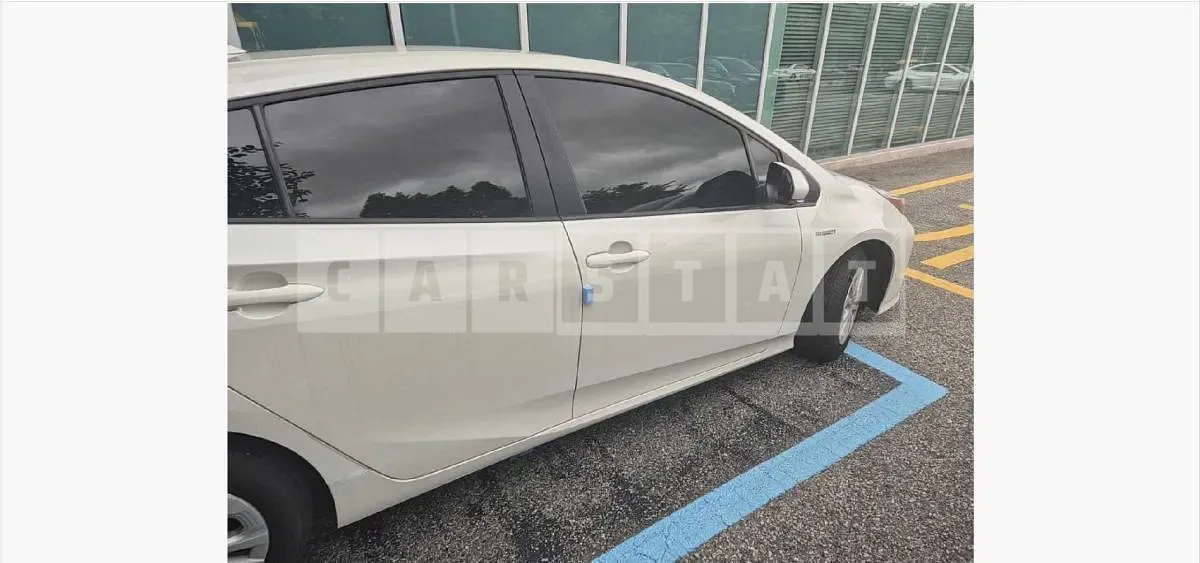 Photo 2 of 19: 2019 Toyota Prius 2WD — Korean insurance auction