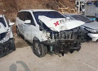 Photo 1 of 16: 2016 Kia Carnival, VIN KNHMF37ABGS153004 — Korean insurance auction