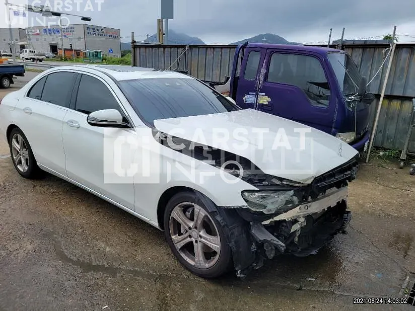Photo 2 of 7: 2017 Mercedes-Benz E220 d, VIN WDDZF0EBXHA038833 — Korean insurance auction