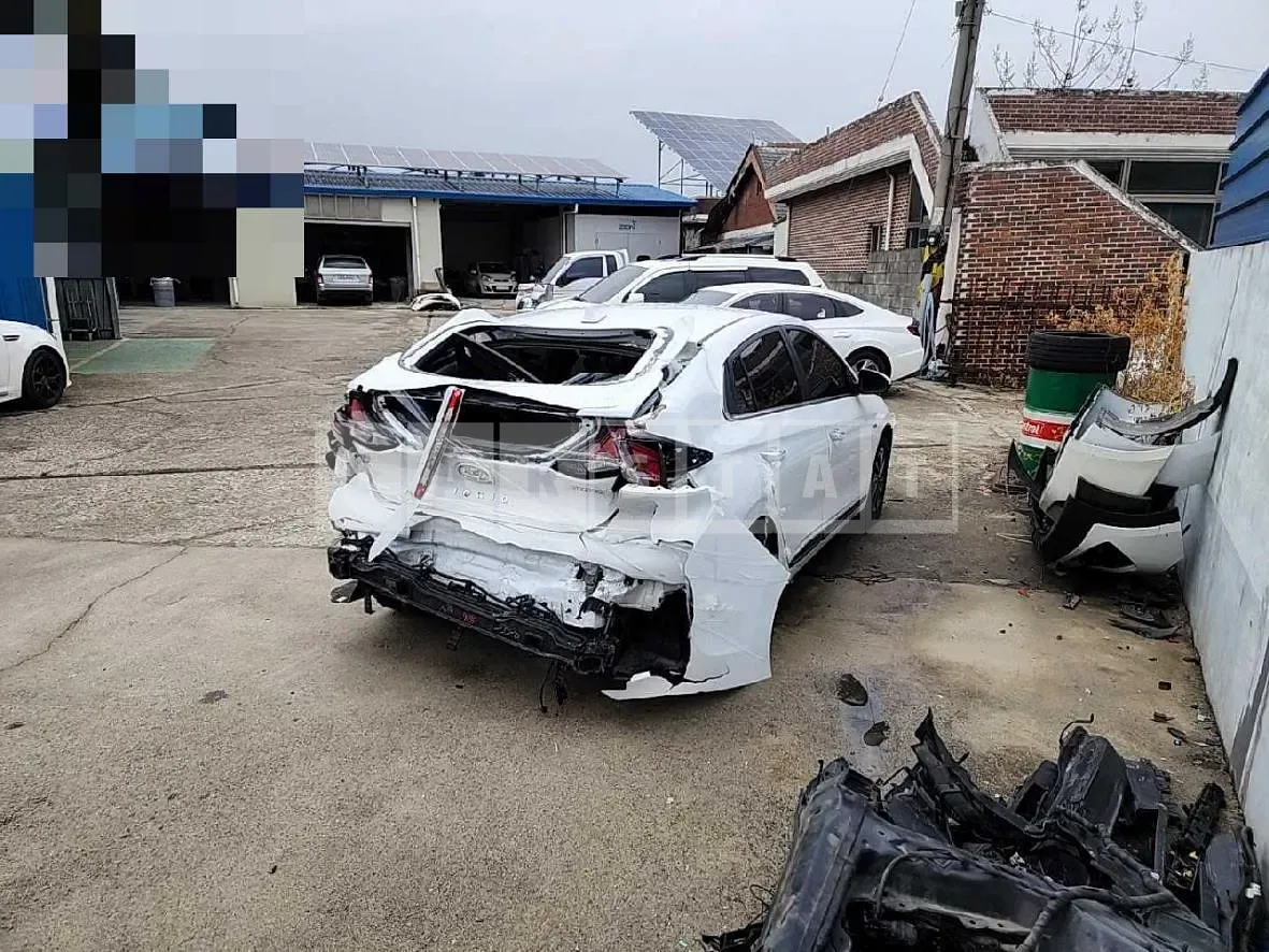 Photo 2 of 15: 2020 Hyundai IONIQ Electric, VIN KMHC051JFLU052487 — Korean insurance auction