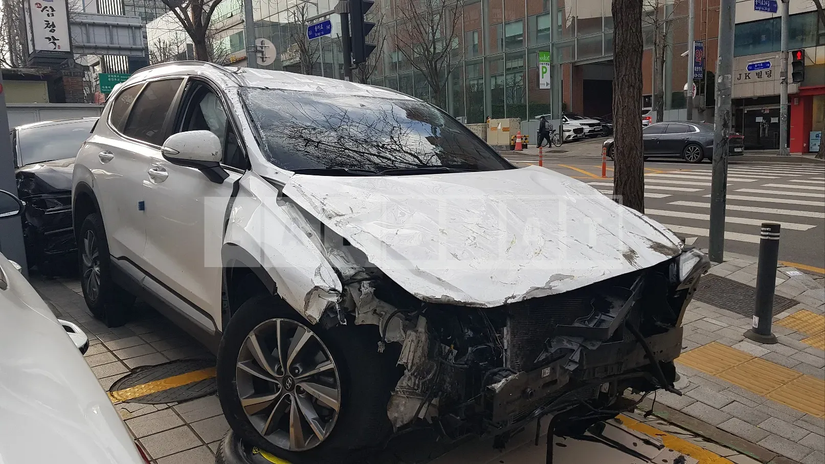 Photo 2 of 3: 2020 Hyundai Santa Fe, VIN KMHS281BBLU222431 — Korean insurance auction