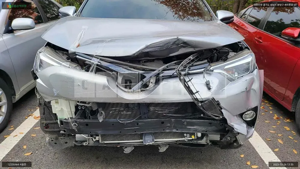 Photo 2 of 10: 2018 Toyota LAV4, VIN JTMYFREV0JD130591 — Korean insurance auction
