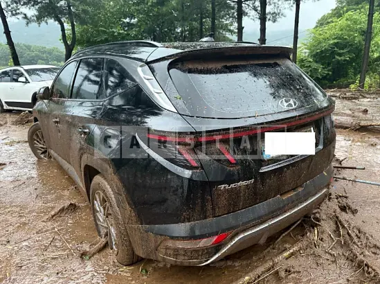 Photo 2 of 7: 2023 Hyundai Tucson — Korean insurance auction