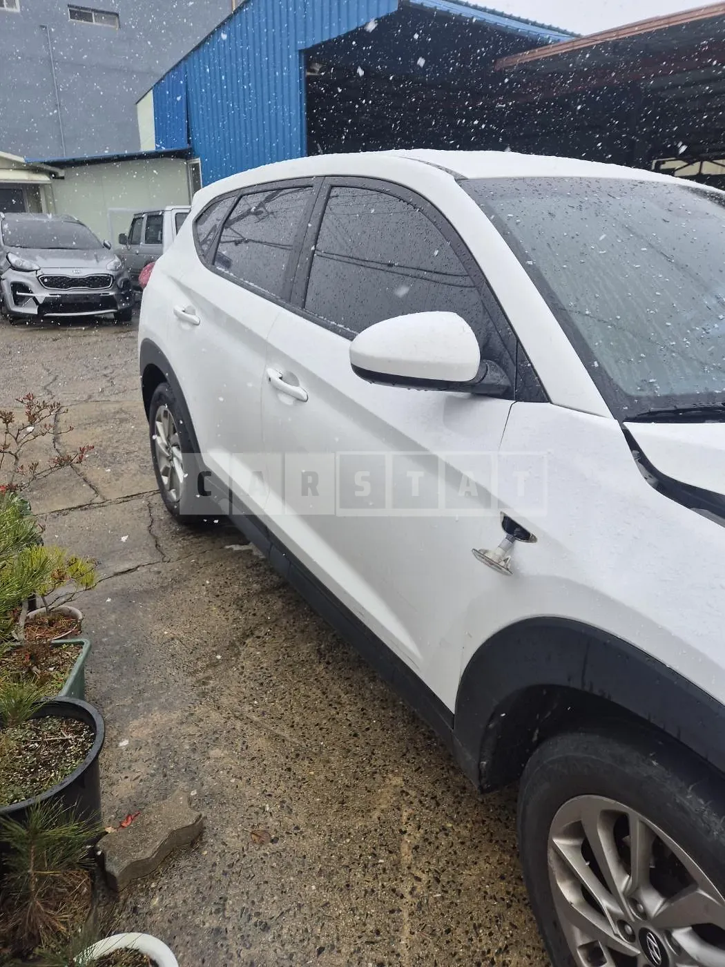 Photo 2 of 7: 2017 Hyundai Tucson, VIN KMHJ281ADJU522160 — Korean insurance auction