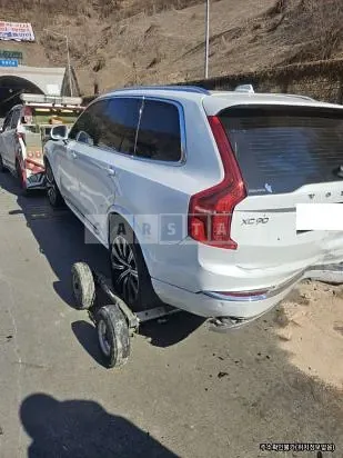 Photo 2 of 5: 2020 Volvo XC90 T6 AWD — Korean insurance auction