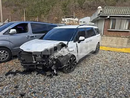 Photo 2 of 13: 2022 Kia Carnival — Korean insurance auction