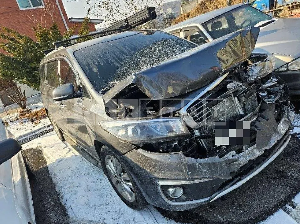 Photo 2 of 17: 2017 Kia Carnivals — Korean insurance auction