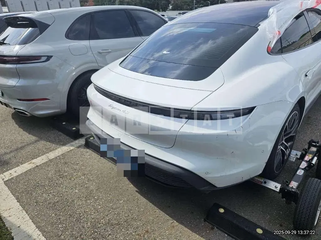 Photo 2 of 70: 2025 Porsche Taycan 4S (High. 5-Seater) — Korean insurance auction