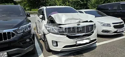 Photo 1 of 9: 2016 Kia Carnival — Korean insurance auction