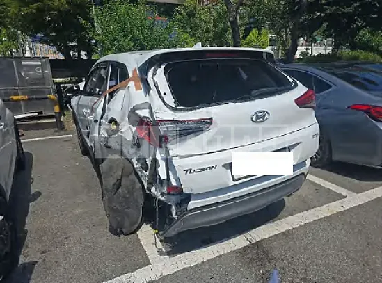Photo 2 of 12: 2018 Hyundai Tucson — Korean insurance auction