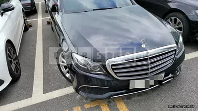 Photo 1 of 17: 2019 Mercedes-Benz E220 d 4Matic, VIN WDDZF0FB8KA685253 — Korean insurance auction