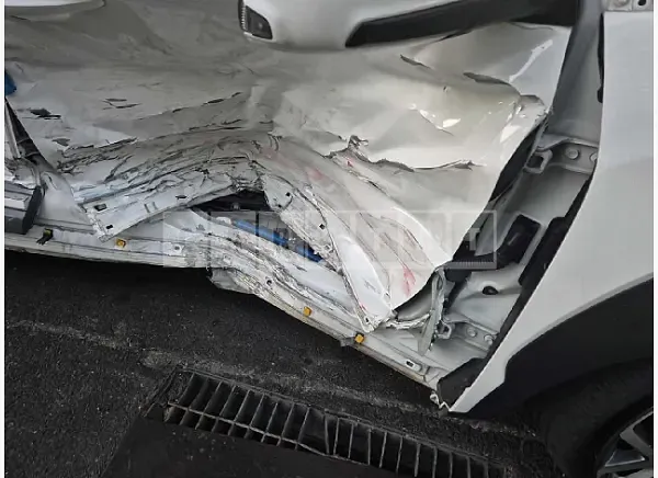 Photo 2 of 10: 2021 Hyundai Kona — Korean insurance auction