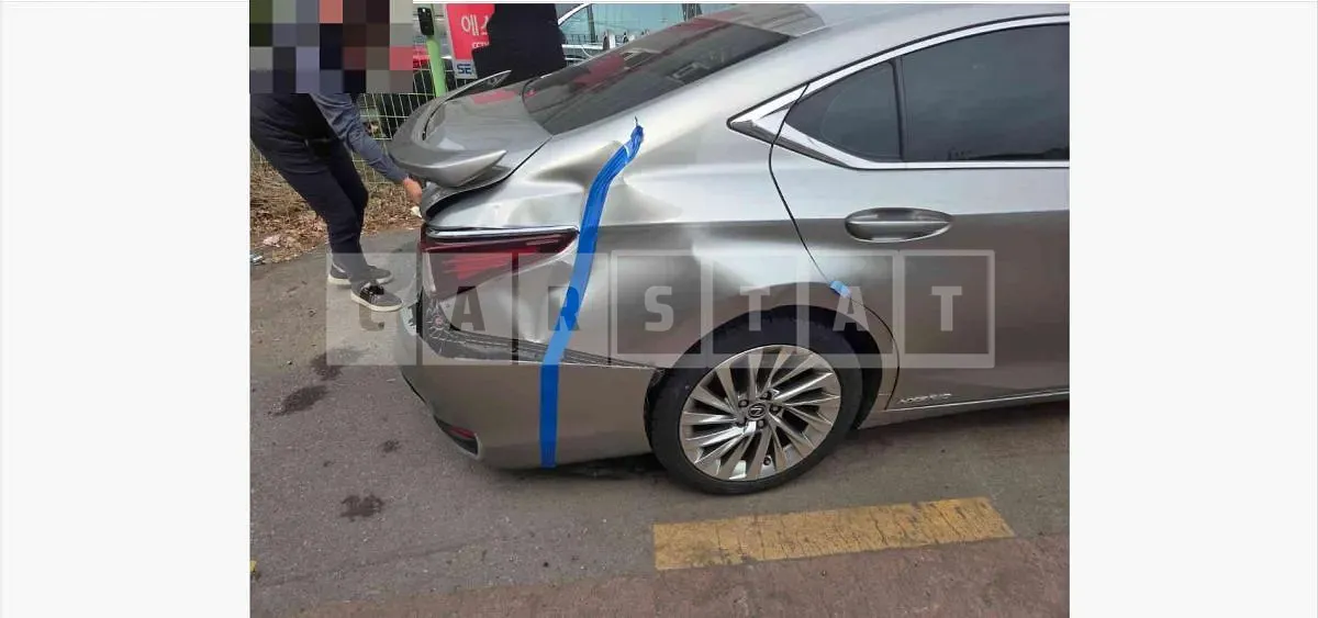 Photo 2 of 16: 2019 Lexus ES300h, VIN JTHB21B1XK2058282 — Korean insurance auction