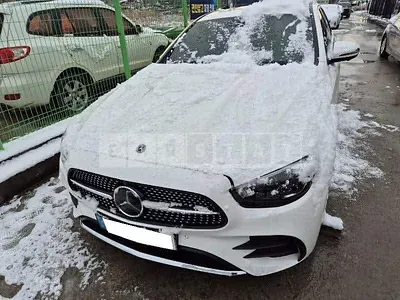 Photo 1 of 24: 2020 Mercedes-Benz E220d, VIN W1KZF0FB2MA907000 — Korean insurance auction