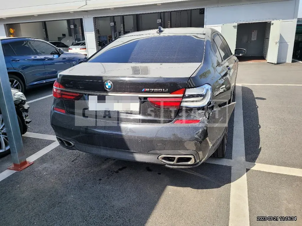 Photo 2 of 12: 2018 BMW M760Li xDrive, VIN WBA7H6101JB245773 — Korean insurance auction