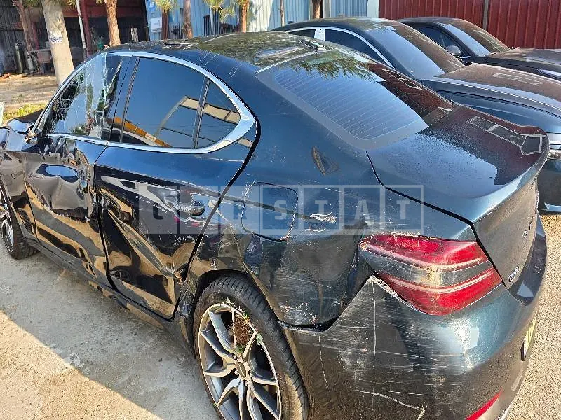 Photo 2 of 19: 2022 Genesis G70, VIN KMTG341ABNU104082 — Korean insurance auction