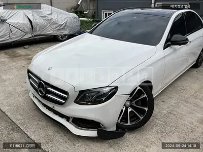 Photo 1 of 34: 2017 Mercedes-Benz E300, VIN WDDZF4JBXHA150237 — Korean insurance auction