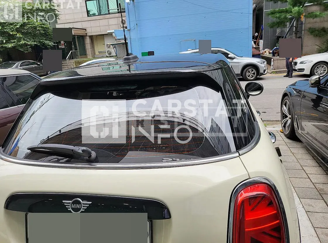 Photo 2 of 41: 2018 MINI Bokni Cooper D Five Door — Korean insurance auction
