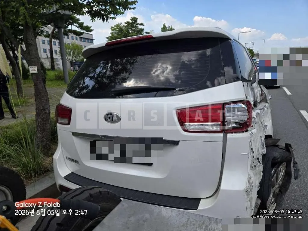 Photo 2 of 13: 2018 Kia Carnivals — Korean insurance auction