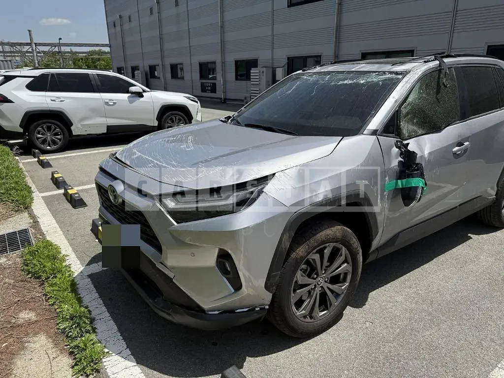 Photo 2 of 58: 2024 Toyota RAV4 Hybrid 2WD — Korean insurance auction