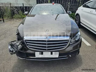 Photo 1 of 12: 2017 Mercedes-Benz E220 d — Korean insurance auction