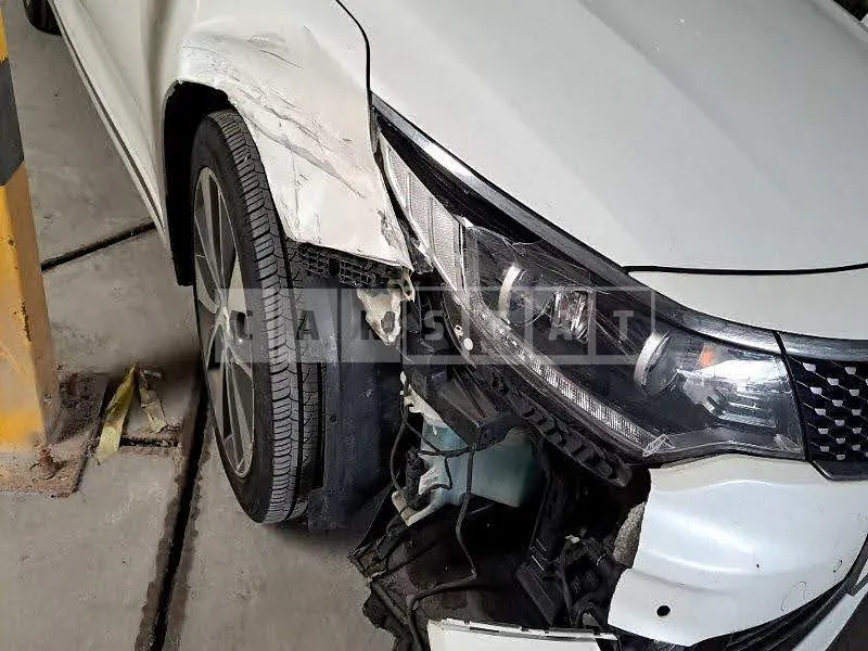 Photo 2 of 25: 2015 Kia K5, VIN KNAGU415GGA005710 — Korean insurance auction