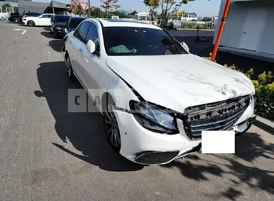 Photo 2 of 17: 2017 Mercedes-Benz E220d — Korean insurance auction