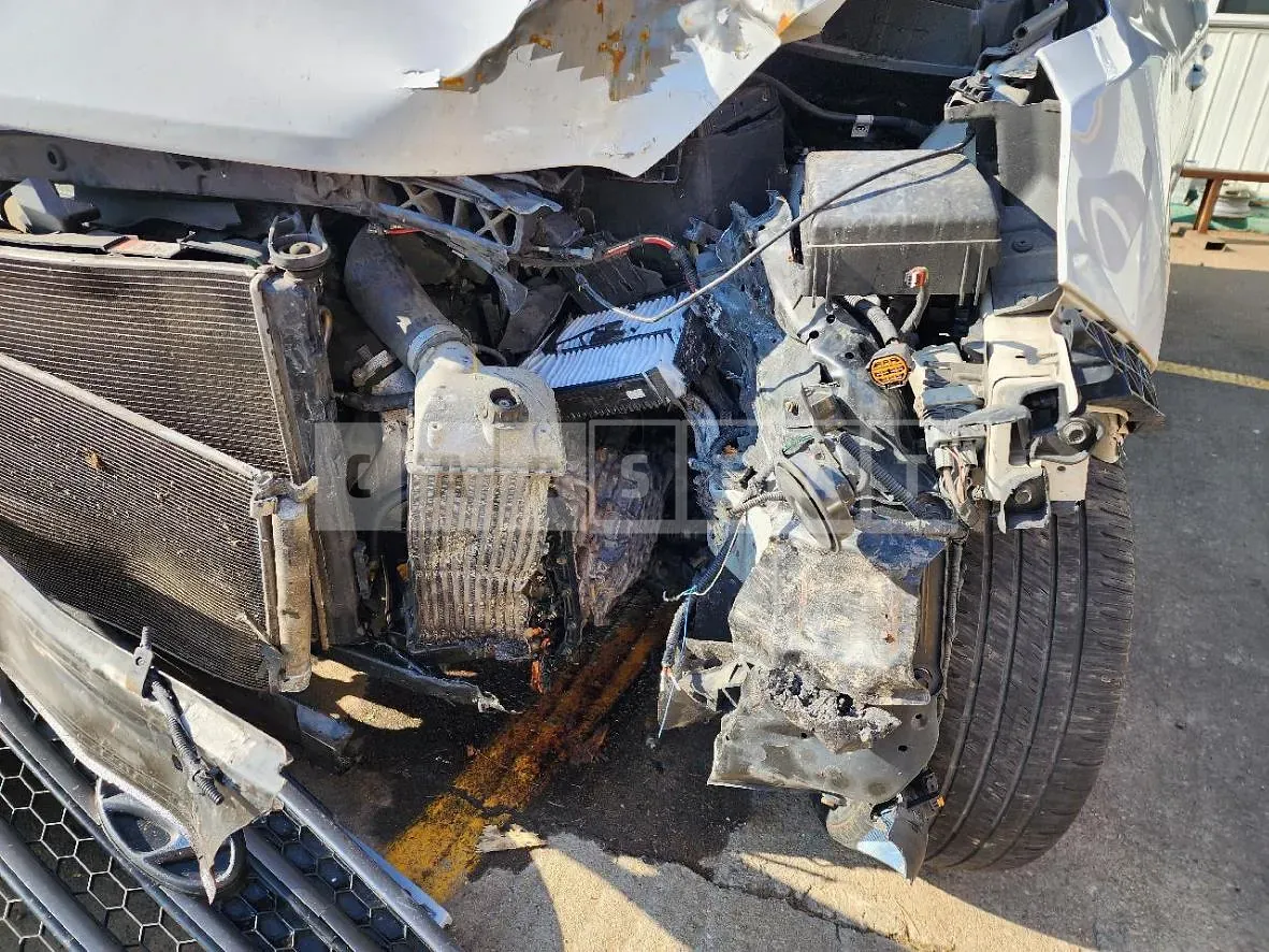 Photo 2 of 19: 2015 Hyundai Tucson ix, VIN KMHJT81VBFU041822 — Korean insurance auction