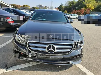 Photo 1 of 11: 2018 Mercedes-Benz E200, VIN WDDZF4CBXJA426211 — Korean insurance auction