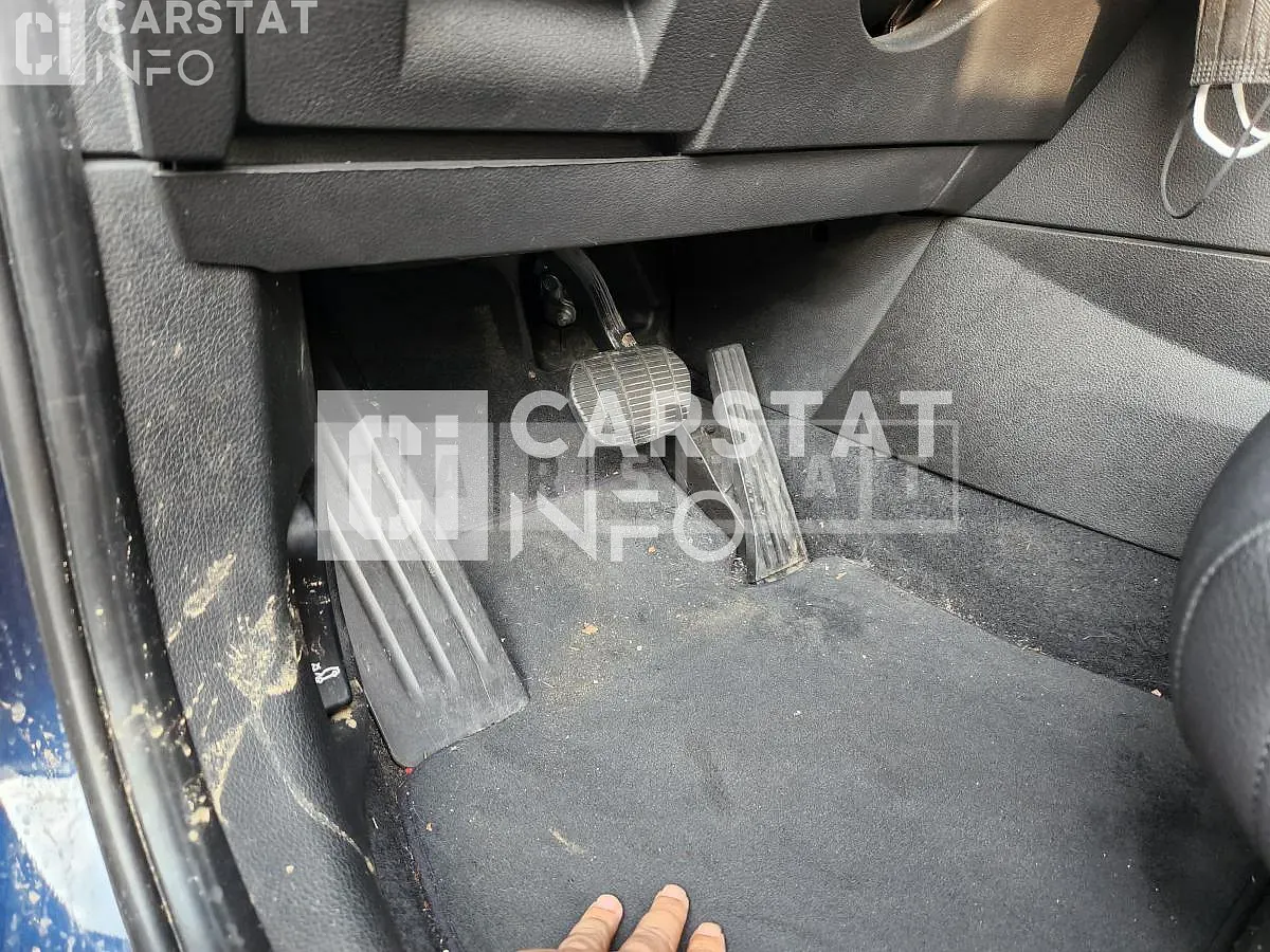 Photo 2 of 5: 2019 BMW Active Tourer, VIN WBA6T9105KVE87979 — Korean insurance auction