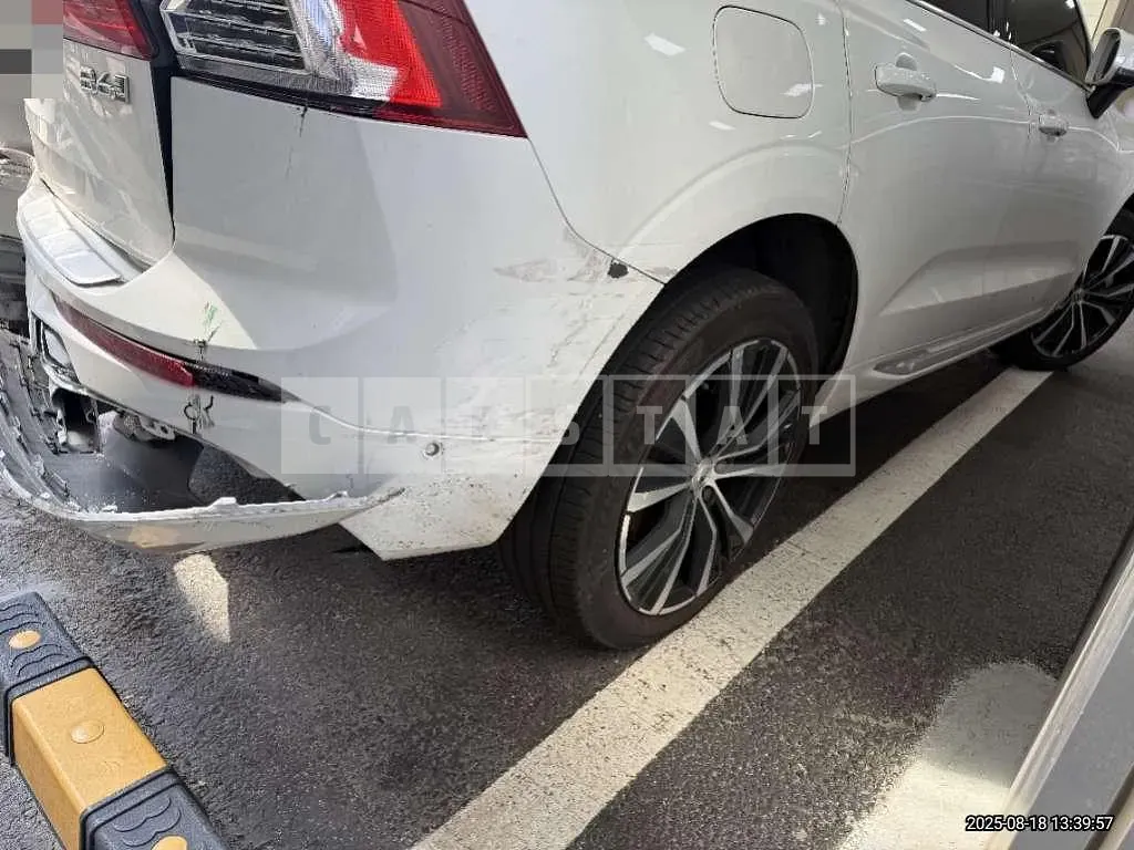 Photo 2 of 10: 2023 Volvo XC60B6 AWD — Korean insurance auction