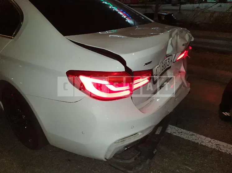 Photo 2 of 4: 2018 BMW 530i xDrive, VIN WBAJD910XJWC10826 — Korean insurance auction