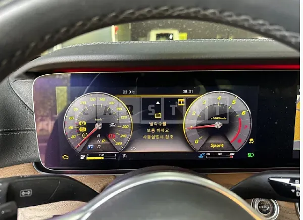 Photo 2 of 49: 2019 Mercedes-Benz E 300 4Matic, VIN WDDZF4KB9KA495586 — Korean insurance auction