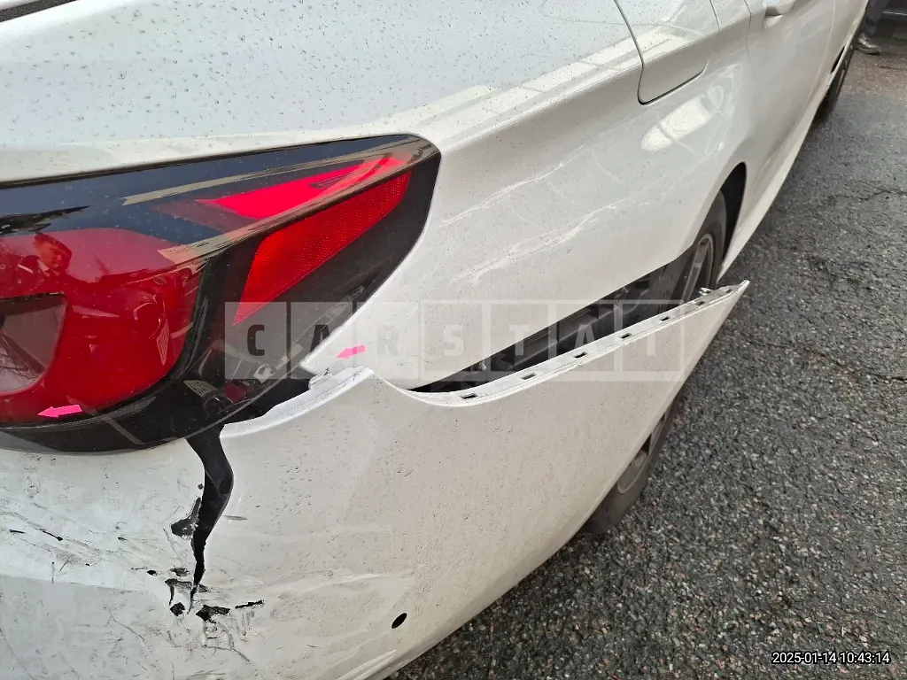 Photo 2 of 36: 2020 BMW 520i — Korean insurance auction