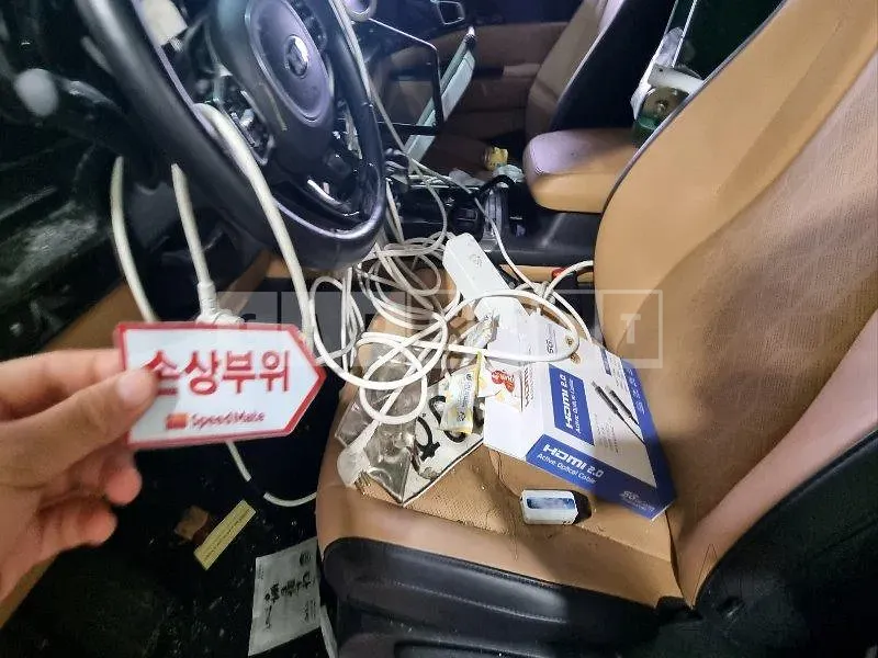Photo 2 of 15: 2021 Kia Carnival, VIN KNANB81BBMS053802 — Korean insurance auction