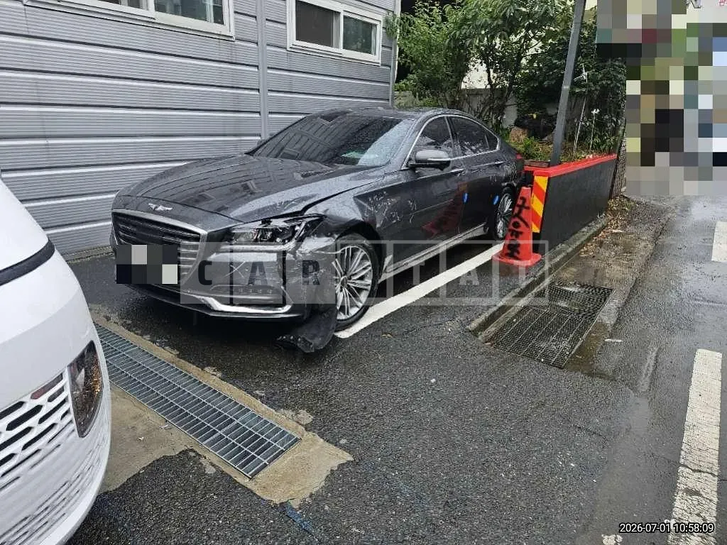 Photo 2 of 19: 2016 Genesis G80 3.3 — Korean insurance auction