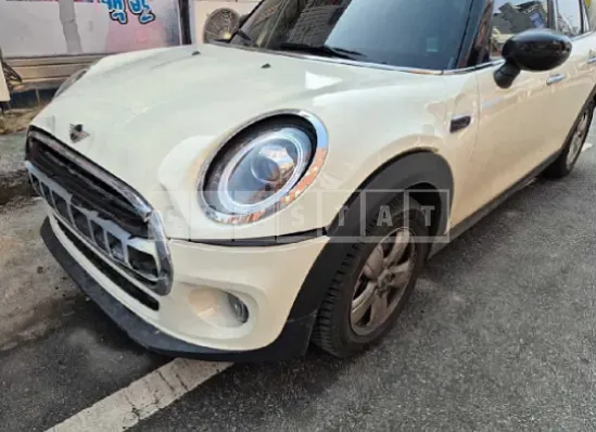 Photo 2 of 12: 2020 MINI Cooper Five-Door — Korean insurance auction