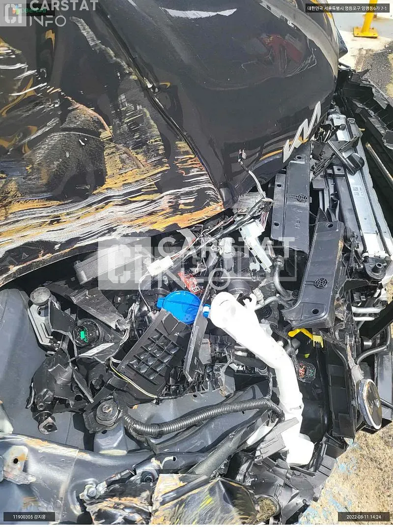 Photo 2 of 17: 2021 Kia Sportage, VIN KNAPV81GBNK000594 — Korean insurance auction