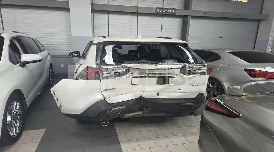 Photo 2 of 17: 2021 Toyota RAV4 — Korean insurance auction