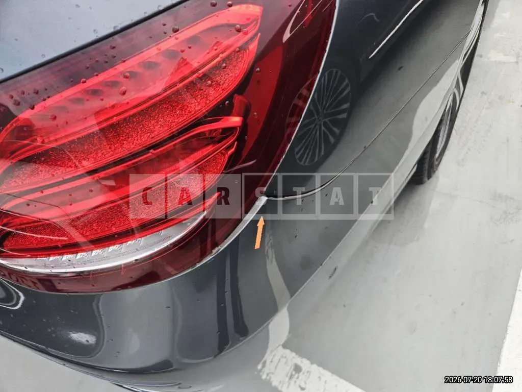 Photo 2 of 18: 2017 Mercedes-Benz E300 4Matic — Korean insurance auction