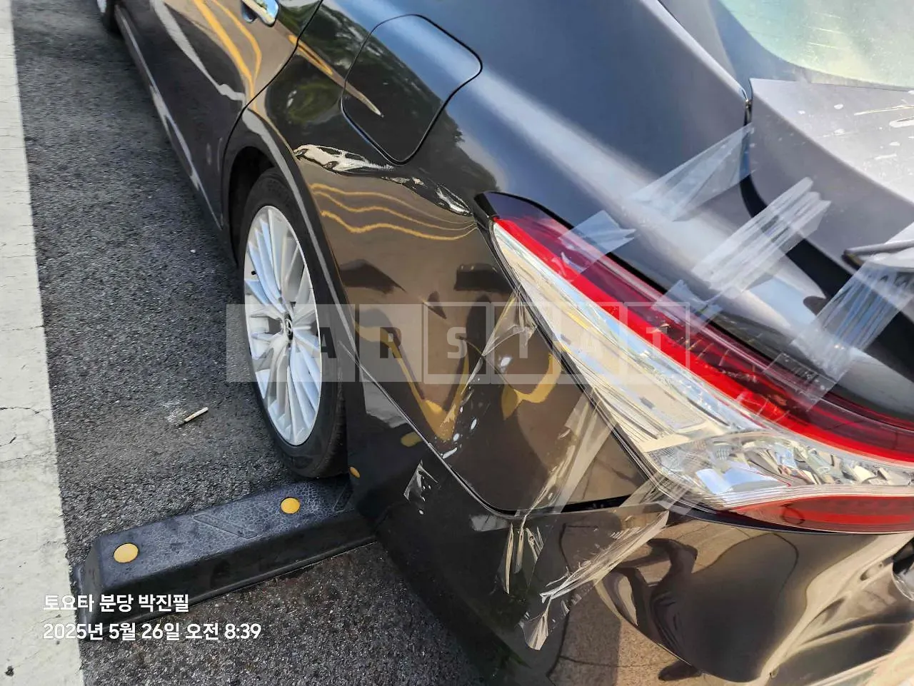Photo 2 of 15: 2018 Toyota Camry, VIN JTNB11HKXJ3067735 — Korean insurance auction