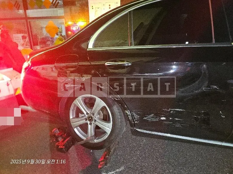 Photo 2 of 10: 2018 Mercedes-Benz E220 d — Korean insurance auction