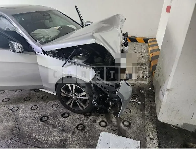 Photo 2 of 11: 2015 Mercedes-Benz E200 — Korean insurance auction