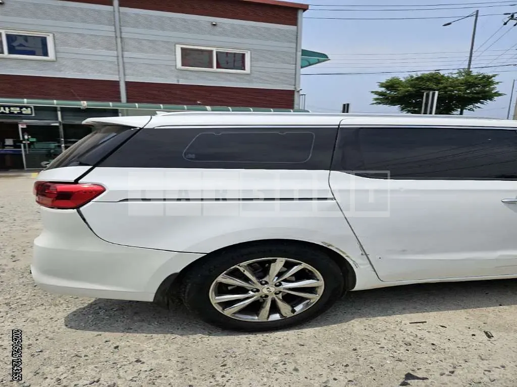 Photo 2 of 13: 2018 Kia Carnivals — Korean insurance auction